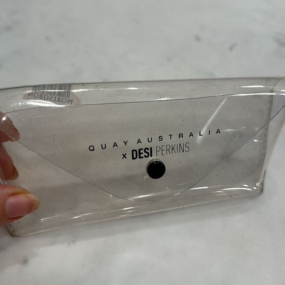 Quay x Desi Perkins black aviators with case - Picture 3 of 3